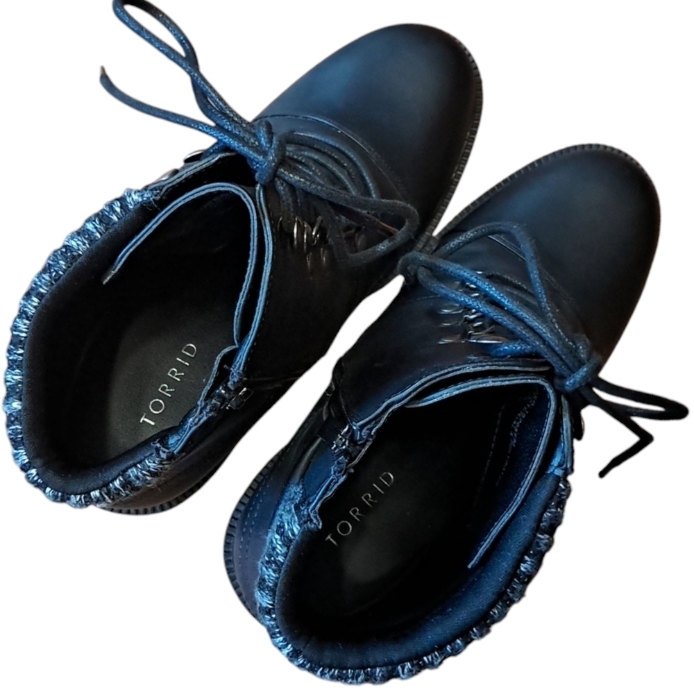 Torrid Black Hiker Boot Lug Sole Sweater Trim Size 11WW - Picture 3 of 16